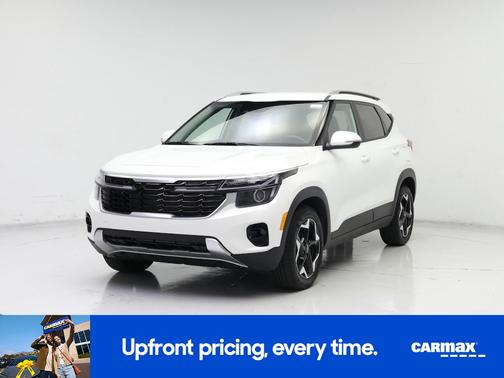 White 2025 Kia Seltos S