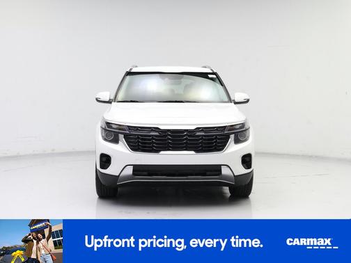 White 2025 Kia Seltos S