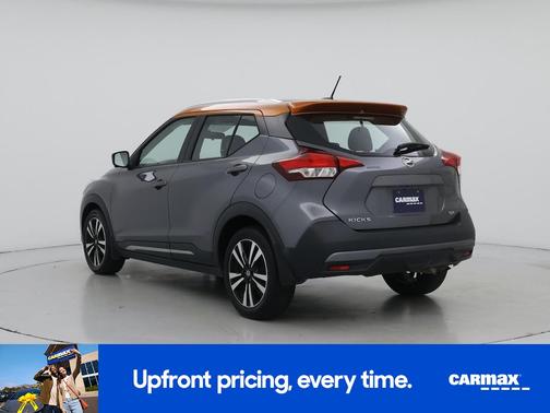 Gray 2019 Nissan Kicks SR