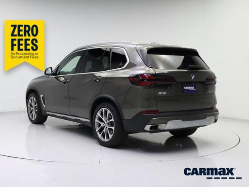 Green 2024 BMW X5 sDrive40i