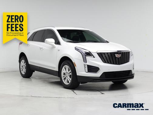 White 2024 Cadillac XT5 Luxury
