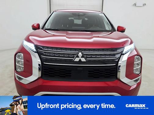 Red 2024 Mitsubishi Outlander SE