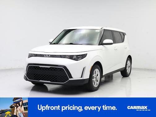 White 2025 Kia Soul LX