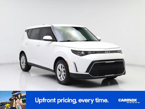 White 2025 Kia Soul LX