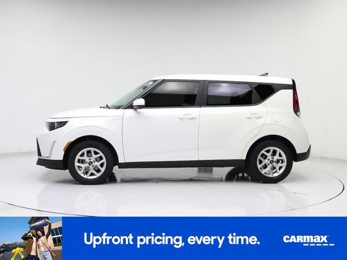 White 2025 Kia Soul LX