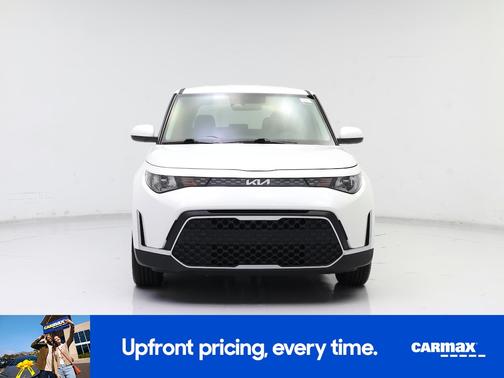 White 2025 Kia Soul LX
