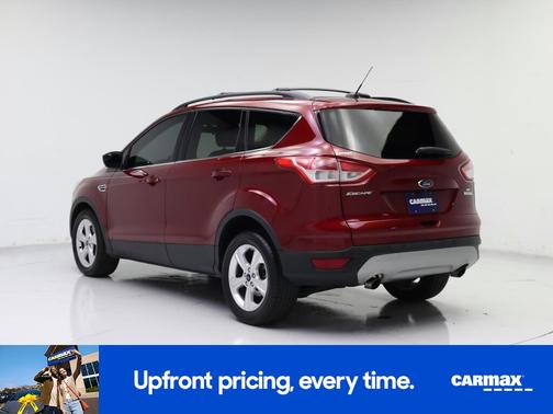 Red 2016 Ford Escape SE