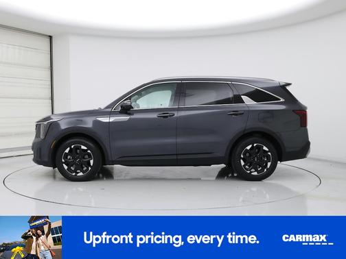 Gray 2024 Kia Sorento S