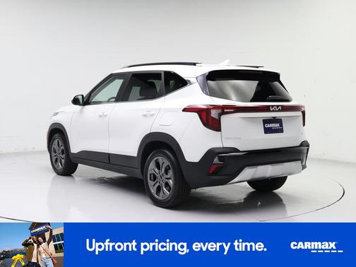 White 2024 Kia Seltos S