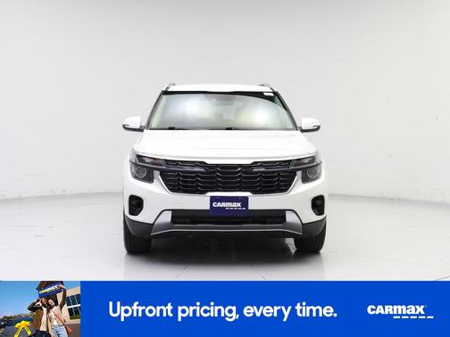 White 2024 Kia Seltos S