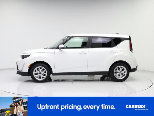 White 2025 Kia Soul LX