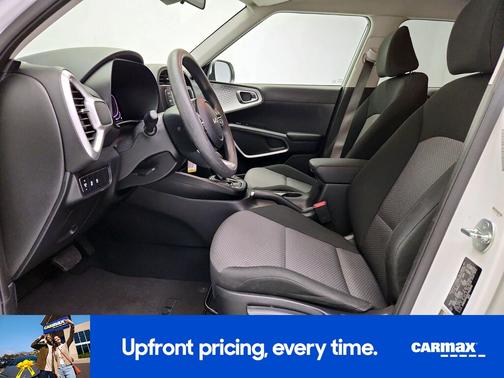 White 2025 Kia Soul LX