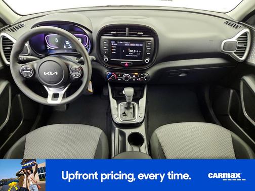 White 2025 Kia Soul LX