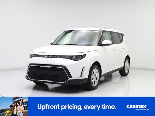 White 2025 Kia Soul LX