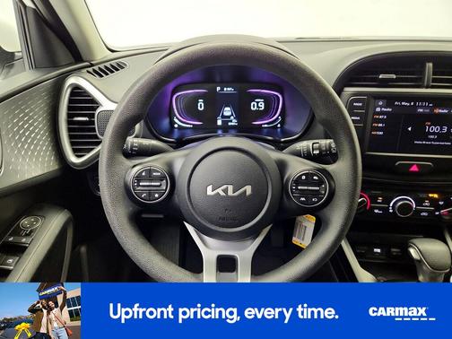 White 2025 Kia Soul LX