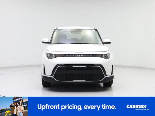 White 2025 Kia Soul LX