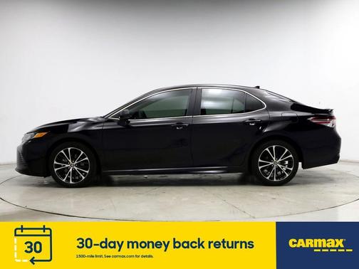 Photo 3 of 25 of 2020 Toyota Camry SE
