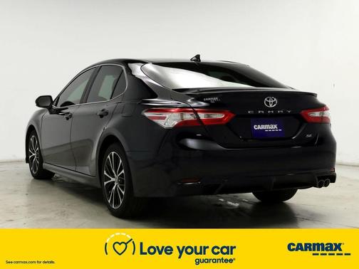 Photo 2 of 25 of 2020 Toyota Camry SE