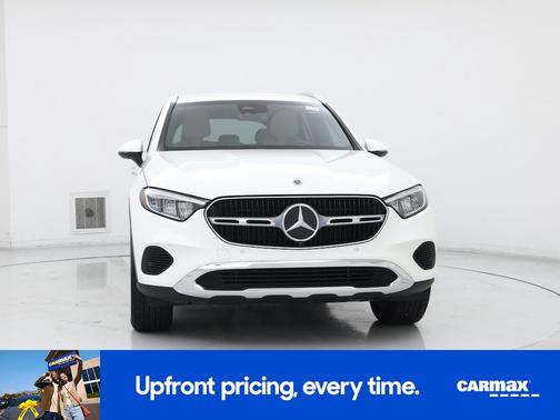 White 2024 Mercedes-Benz GLC 300