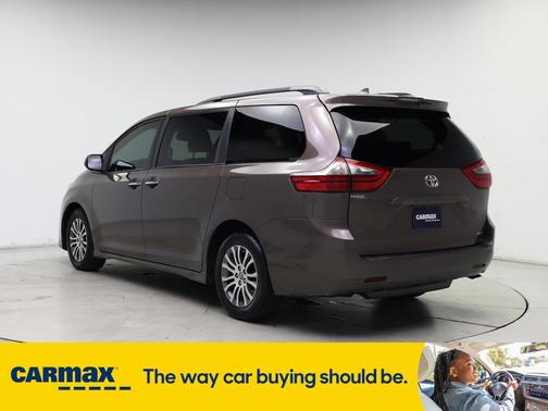 2020 Toyota Sienna XLE