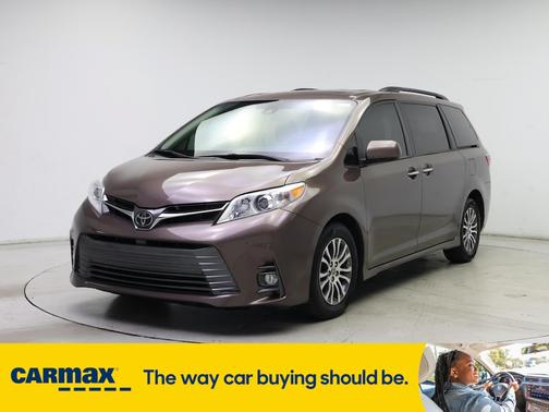 2020 Toyota Sienna XLE