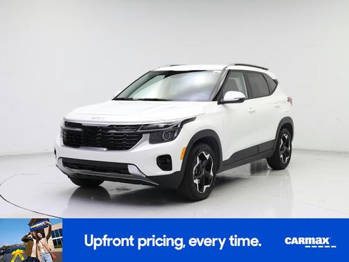 White 2025 Kia Seltos S