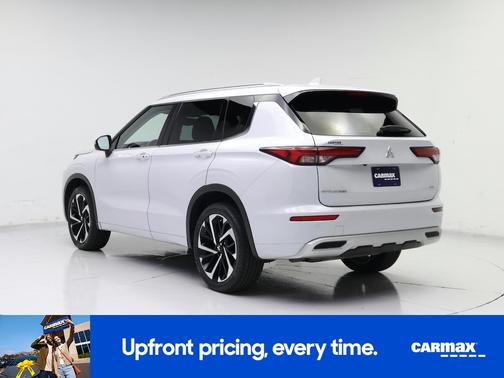 White 2023 Mitsubishi Outlander SEL