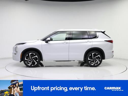 White 2023 Mitsubishi Outlander SEL