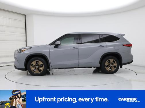 Gray 2022 Toyota Highlander Hybrid XLE Bronze
