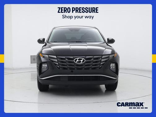 Black 2023 Hyundai TUCSON SE
