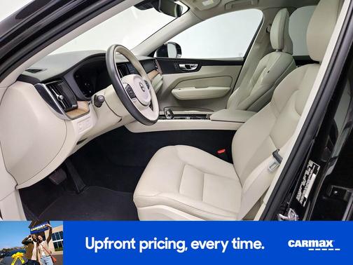 2022 Volvo XC60 B5 Momentum