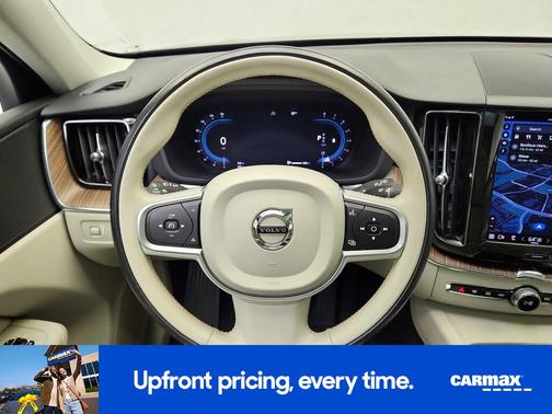 2022 Volvo XC60 B5 Momentum