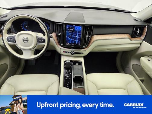 2022 Volvo XC60 B5 Momentum