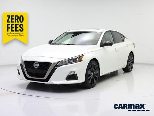 White 2019 Nissan Altima SR
