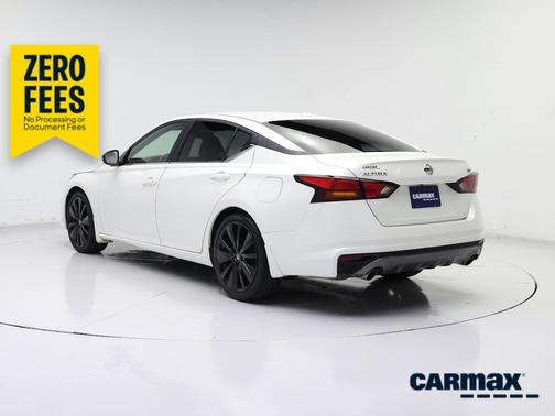 White 2019 Nissan Altima SR