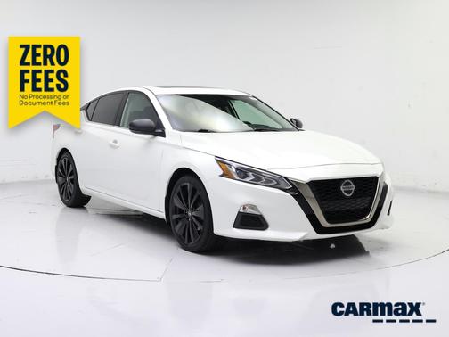 White 2019 Nissan Altima SR