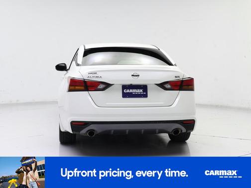 White 2019 Nissan Altima SR