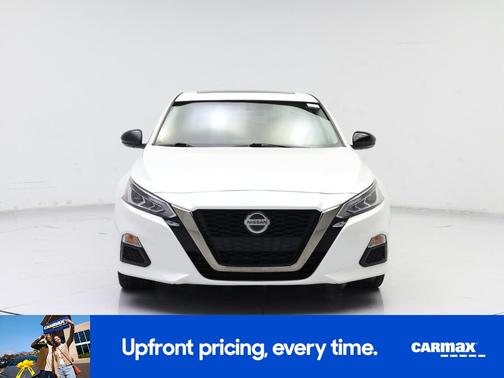 White 2019 Nissan Altima SR