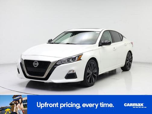 White 2019 Nissan Altima SR