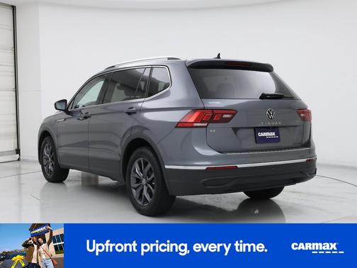 Gray 2023 Volkswagen Tiguan SE