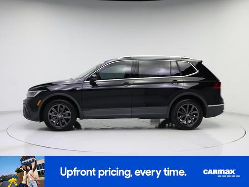 Black 2022 Volkswagen Tiguan SE