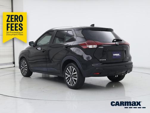 Black 2022 Nissan Kicks SV