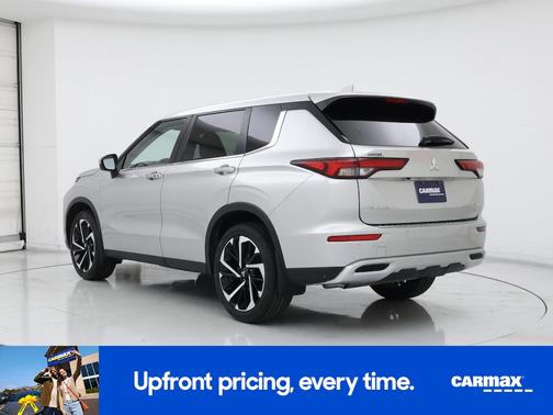 Silver 2024 Mitsubishi Outlander SE