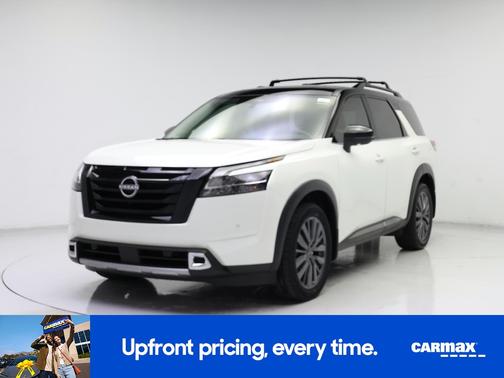 White 2024 Nissan Pathfinder SL