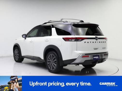 White 2024 Nissan Pathfinder SL