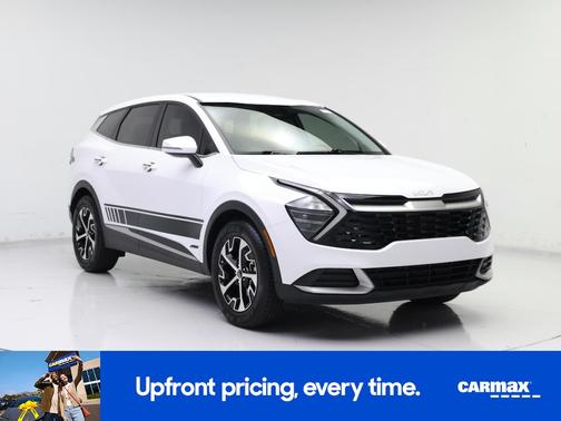 White 2024 Kia Sportage EX