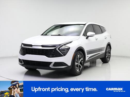 White 2024 Kia Sportage EX