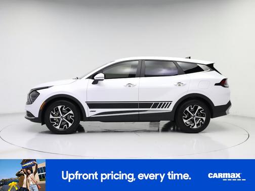 White 2024 Kia Sportage EX