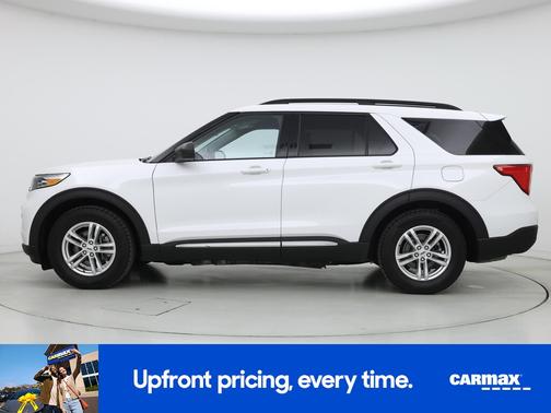 White 2023 Ford Explorer XLT