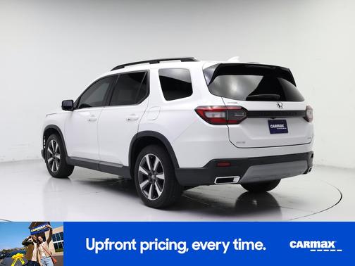 White 2023 Honda Pilot Elite